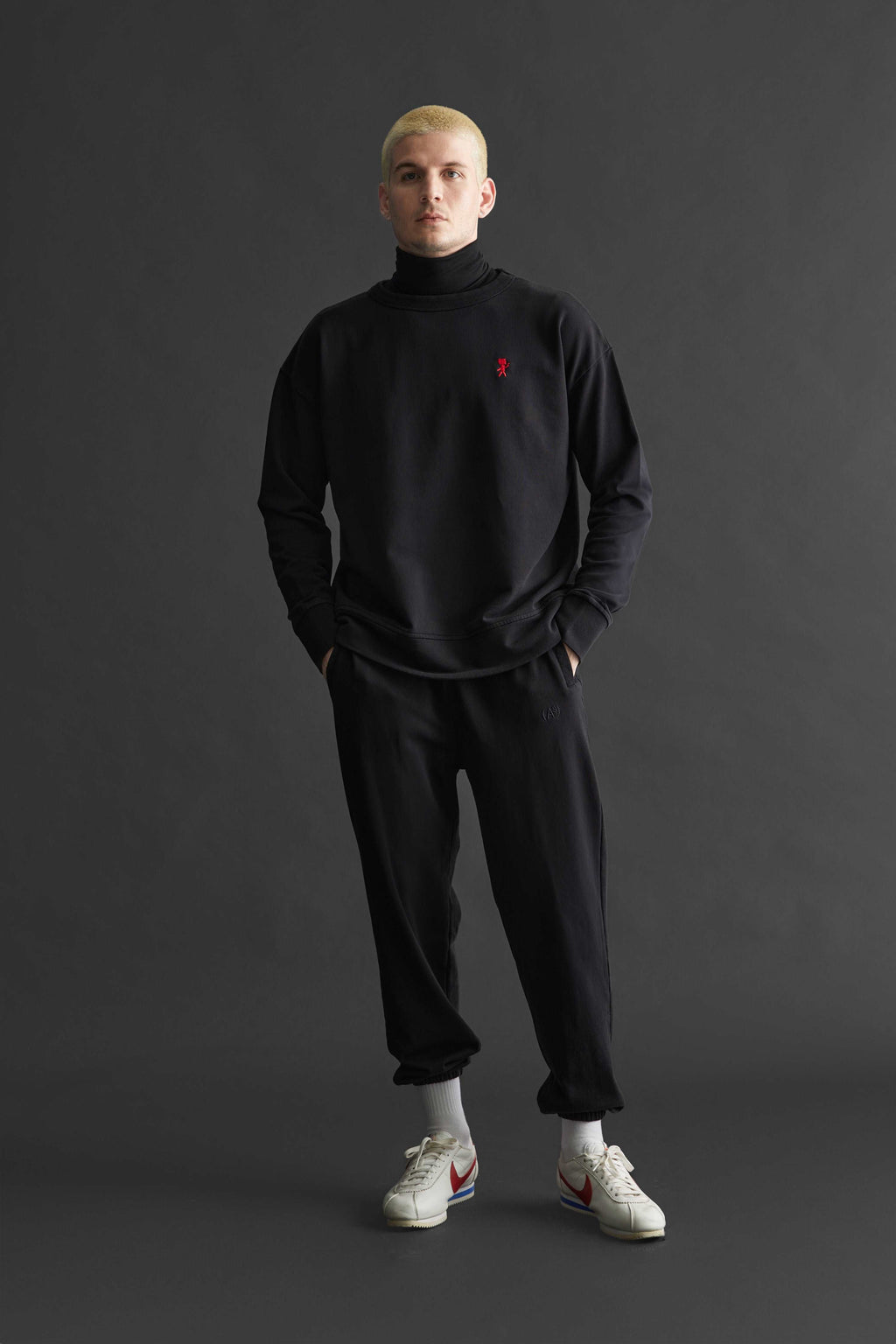 Sweatshirt / Unisex - DancingRed Embroidered