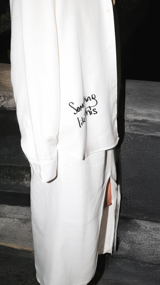 
                  
                    Load image into Gallery viewer, Oversize Shirt / Unisex / White
                  
                