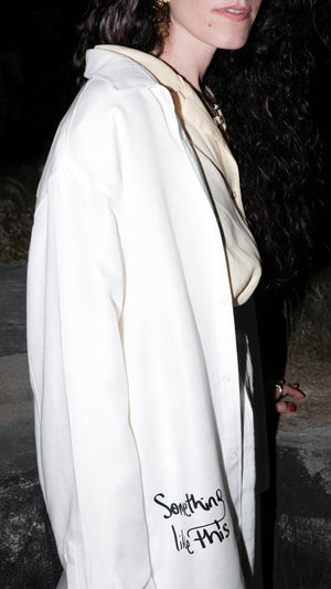 
                  
                    Load image into Gallery viewer, Oversize Shirt / Unisex / White
                  
                