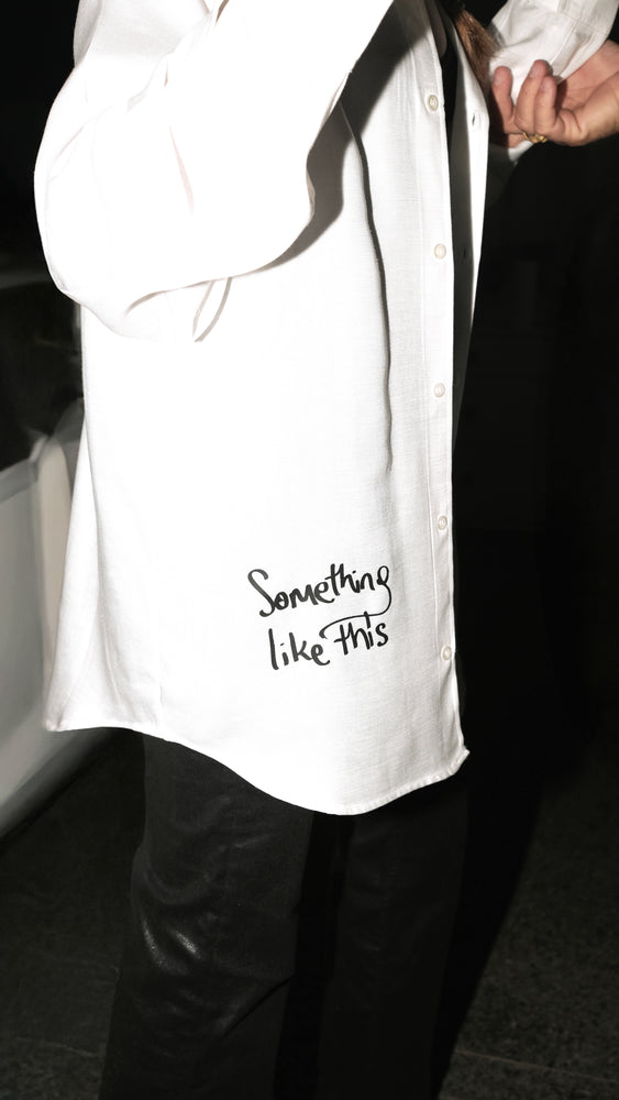 
                  
                    Load image into Gallery viewer, Oversize Shirt / Unisex / White
                  
                
