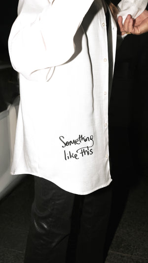 
                  
                    Load image into Gallery viewer, Oversize Shirt / Unisex / White
                  
                